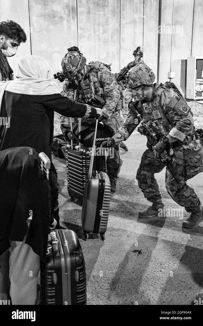 Paratroopers assigned to the 1st Brigade Combat Team, 82nd Airborne Division, based out of Fort Bragg, N.C., facilitate the safe evacuation of U.S. citizens, Special Immigrant Visa applicants, and other at-risk Afghans out of Afghanistan as quickly and safely as possible from Hamid Karzai International Airport in Kabul, Aug 22. The XVIII Airborne Corps has thousands of Soldiers currently deployed to Afghanistan to help evacuate American citizens and designated Afghans from Hamid Karzai International Airport in Kabul.     The Department of Defense is supporting the Department of State in evacua Stock Photo