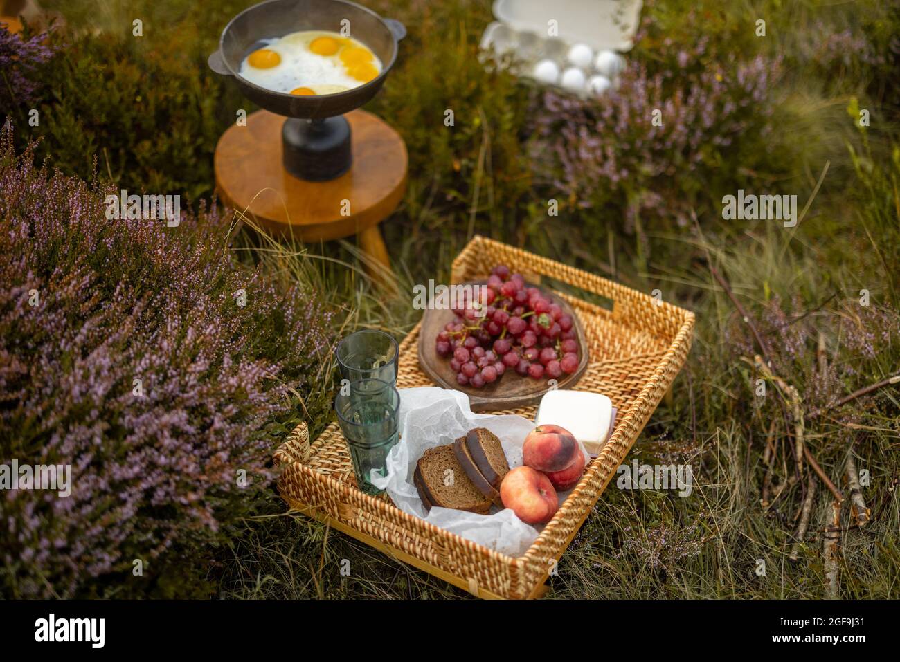 Field cooker hi-res stock photography and images - Alamy