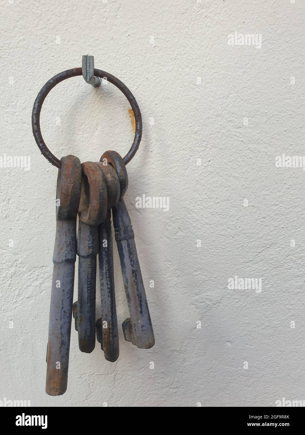 Vier alte verrostete Schlüssel Stock Photo