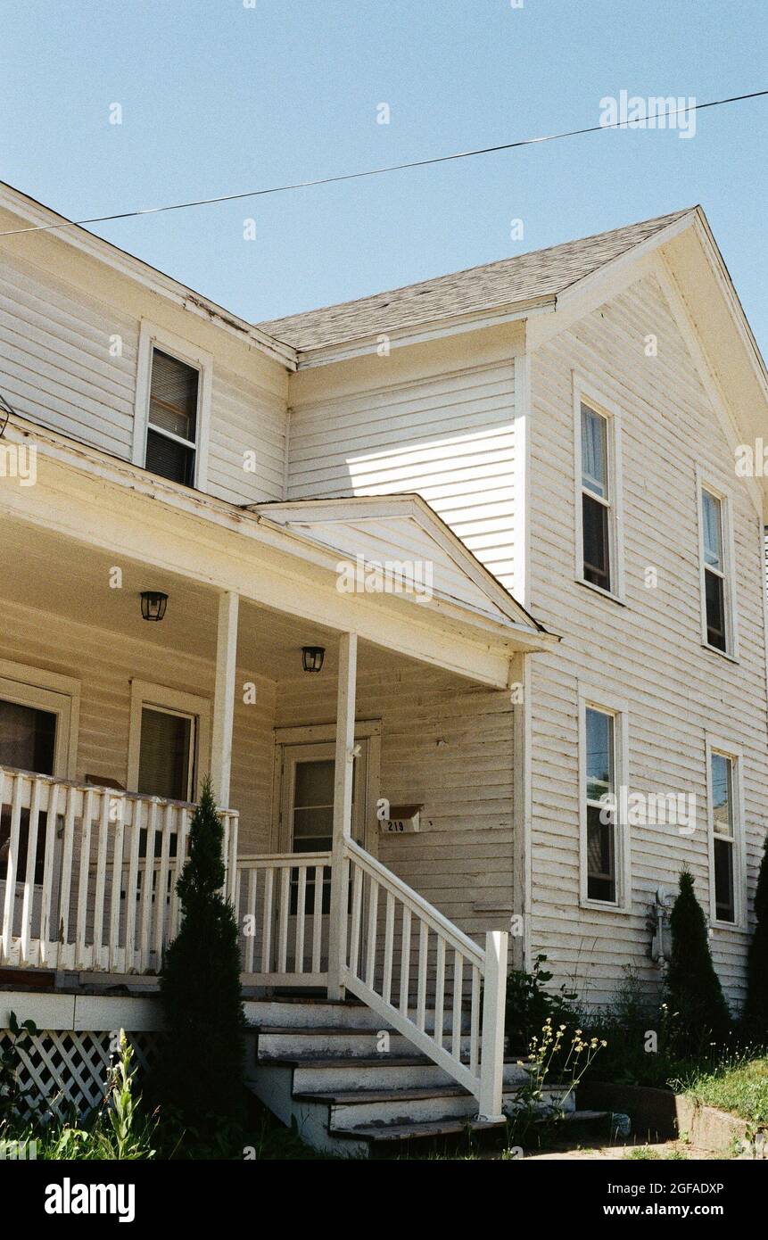 Old mansion in the countryside hi-res stock photography and images - Alamy