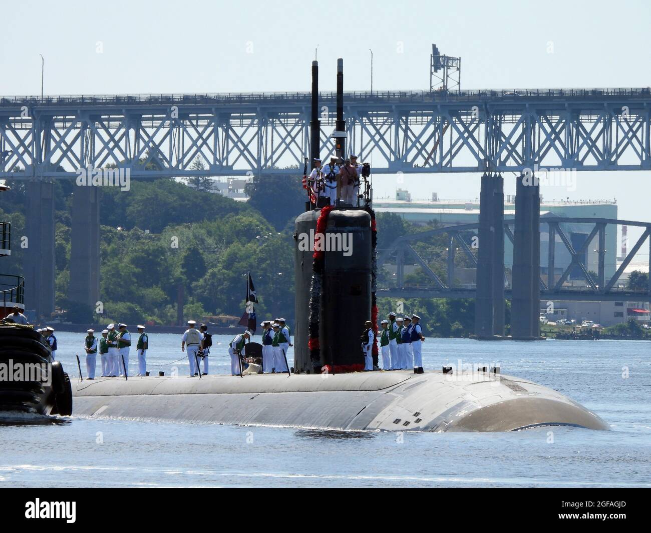 New London, United States. 24th Aug, 2021. The U.S. Navy nuclear-power Los Angeles-class fast attack submarine USS San Juan makes way up the Thames River as it returns to Submarine Base New London August 24, 2021 in New London, Connecticut. The ship is returning to homeport after a seven-month deployment. Credit: Planetpix/Alamy Live News Stock Photo