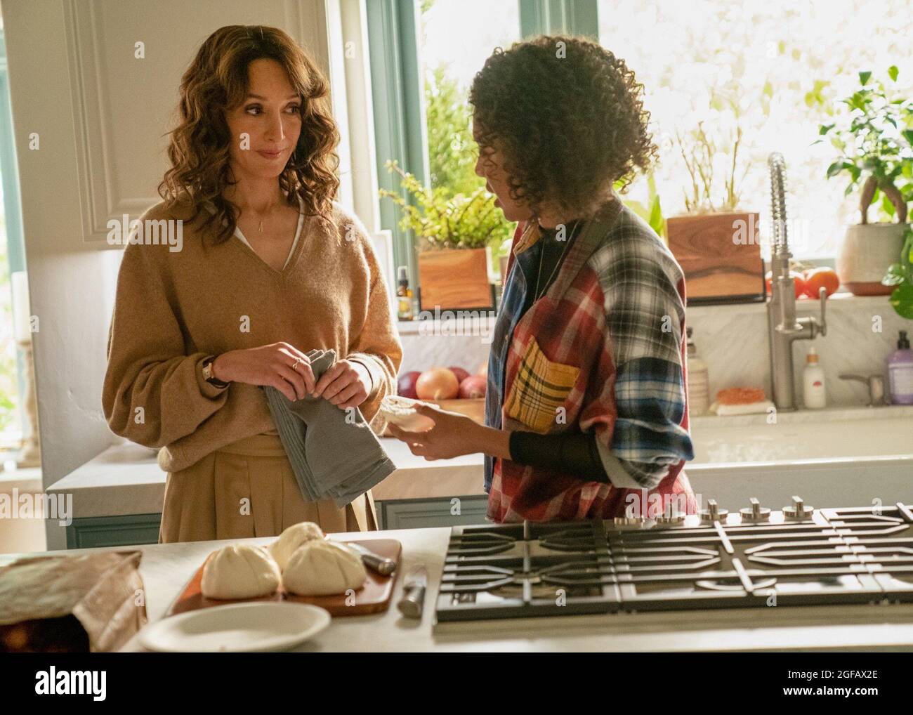 THE L WORD: GENERATION Q, from left: Jennifer Beals, Jordan Hull, Late To  The Party', (Season 2, ep. 201, aired Aug. 8, 2021). photo: Liz Morris /  ©Showtime / Courtesy Everett Collection Stock Photo - Alamy