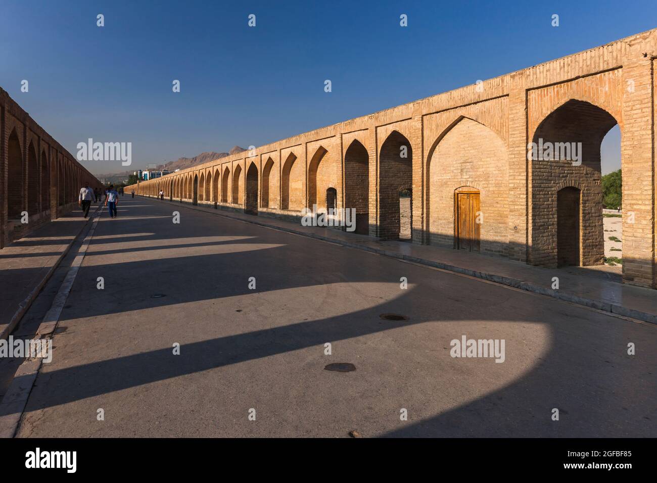 Historical Khaju Bridge(Si o se pol), over Zayanderud river, Isfahan(Esfahan), Isfahan Province, Iran, Persia, Western Asia, Asia Stock Photo