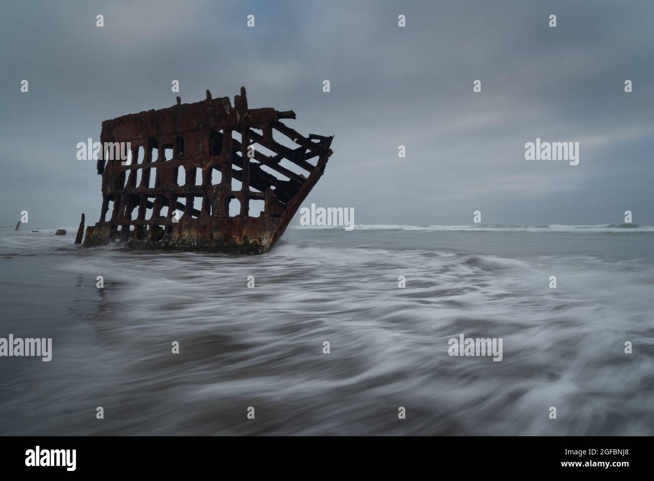 Peter Iredale shipwreck on the beautiful Oregon Coast, Pacific Northwest United States Stock Photo