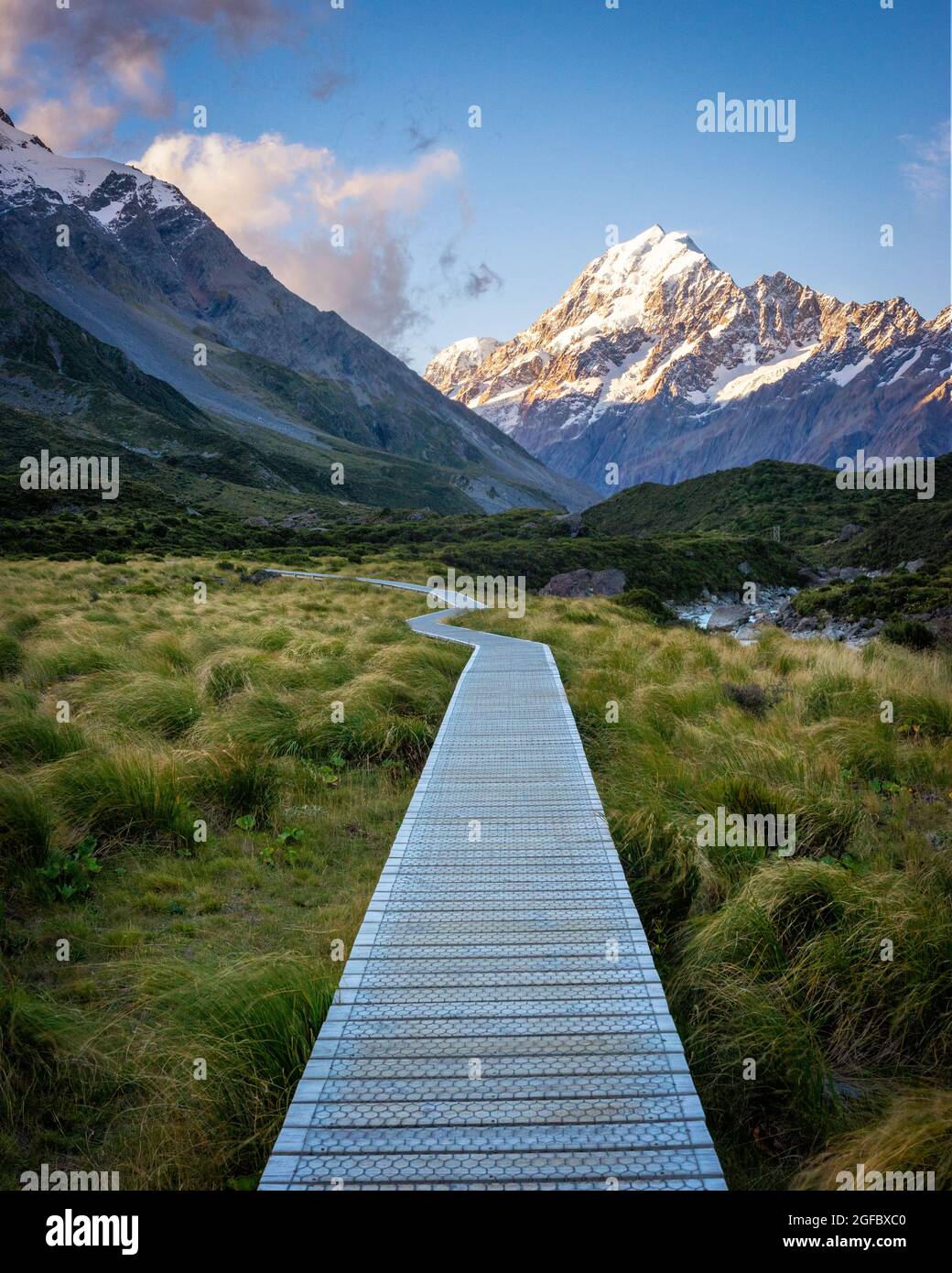 A boardwalk on the Hooker Valley Trail, Aoraki/Mt Cook National Park, Canterbury, South Island, New Zealand Stock Photo