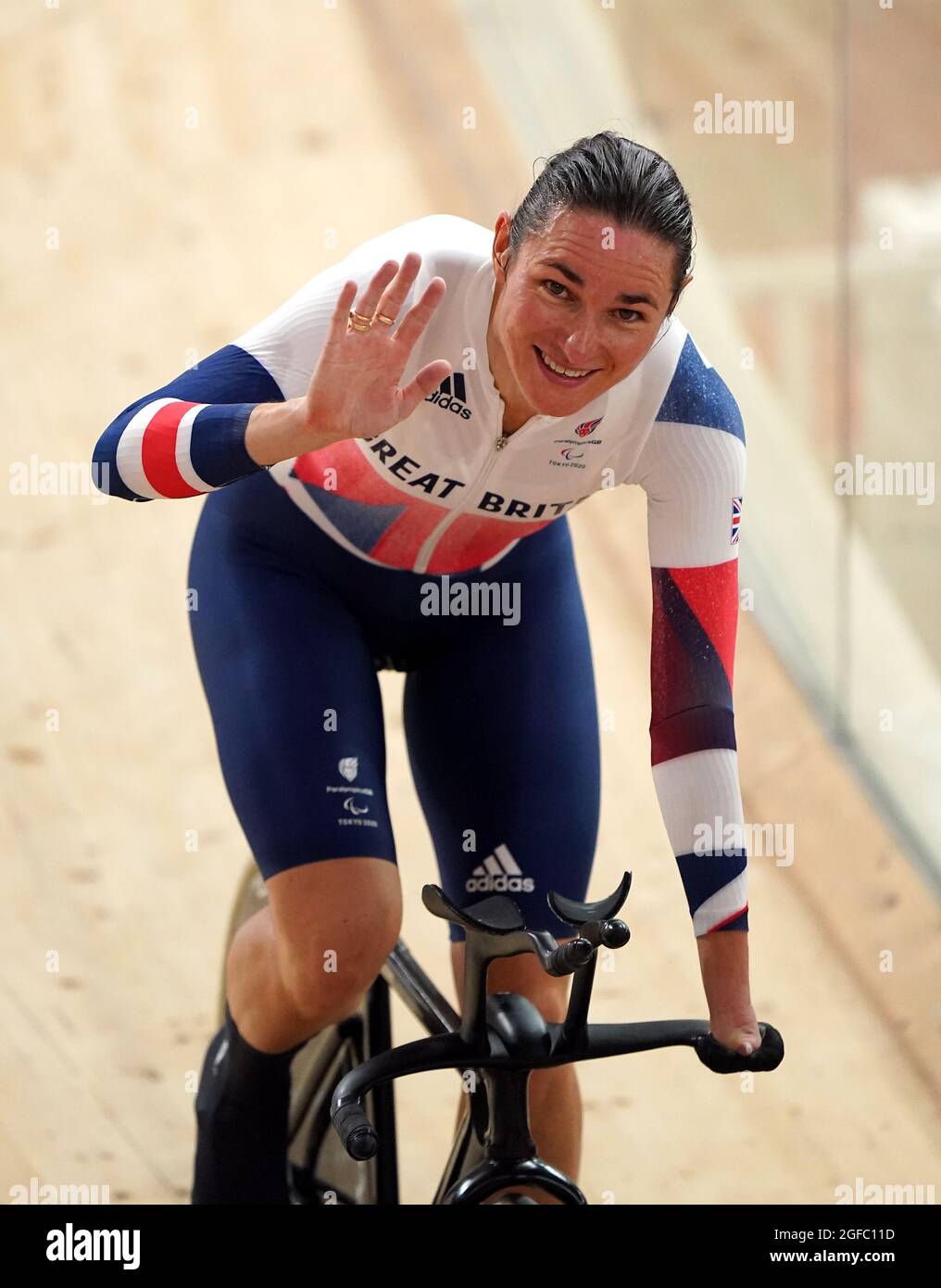 Great Britain's Dame Sarah Storey celebrates winning Gold in the Women's C5 3000m Individual Pursuit during the Track Cycling at the Izu Velodrome on day one of the Tokyo 2020 Paralympic Games in Japan. Picture date: Wednesday August 25, 2021. Stock Photo