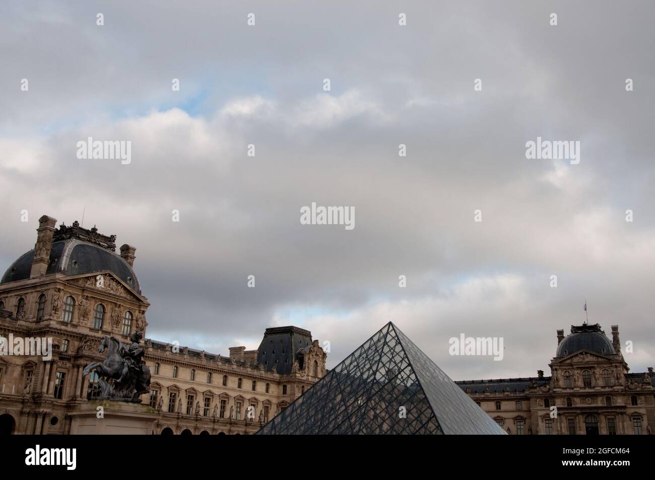Page 2 - Pyramide De High Resolution Stock Photography and Images - Alamy