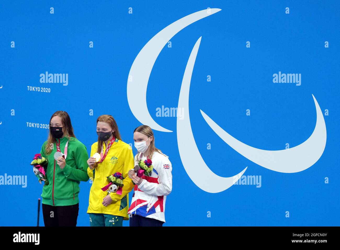 Great Britain's Toni Shaw (right) celebrates with the bronze medal, Hungary's Zsofia Konkoly (left) with the silver and Australia's Lakeisha Patterson with the gold after the Women's 400m Freestyle - S9 Final at the Tokyo Aquatics Centre on day one of the Tokyo 2020 Paralympic Games in Japan. Picture date: Wednesday August 25, 2021. Stock Photo