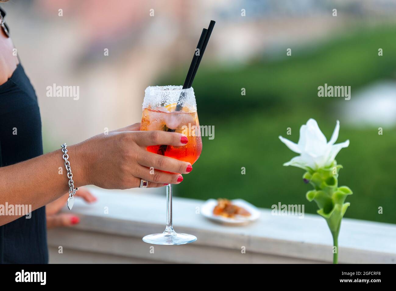 cocktail time, aperitivo, happy hour, porto di siracusa Stock Photo Alamy