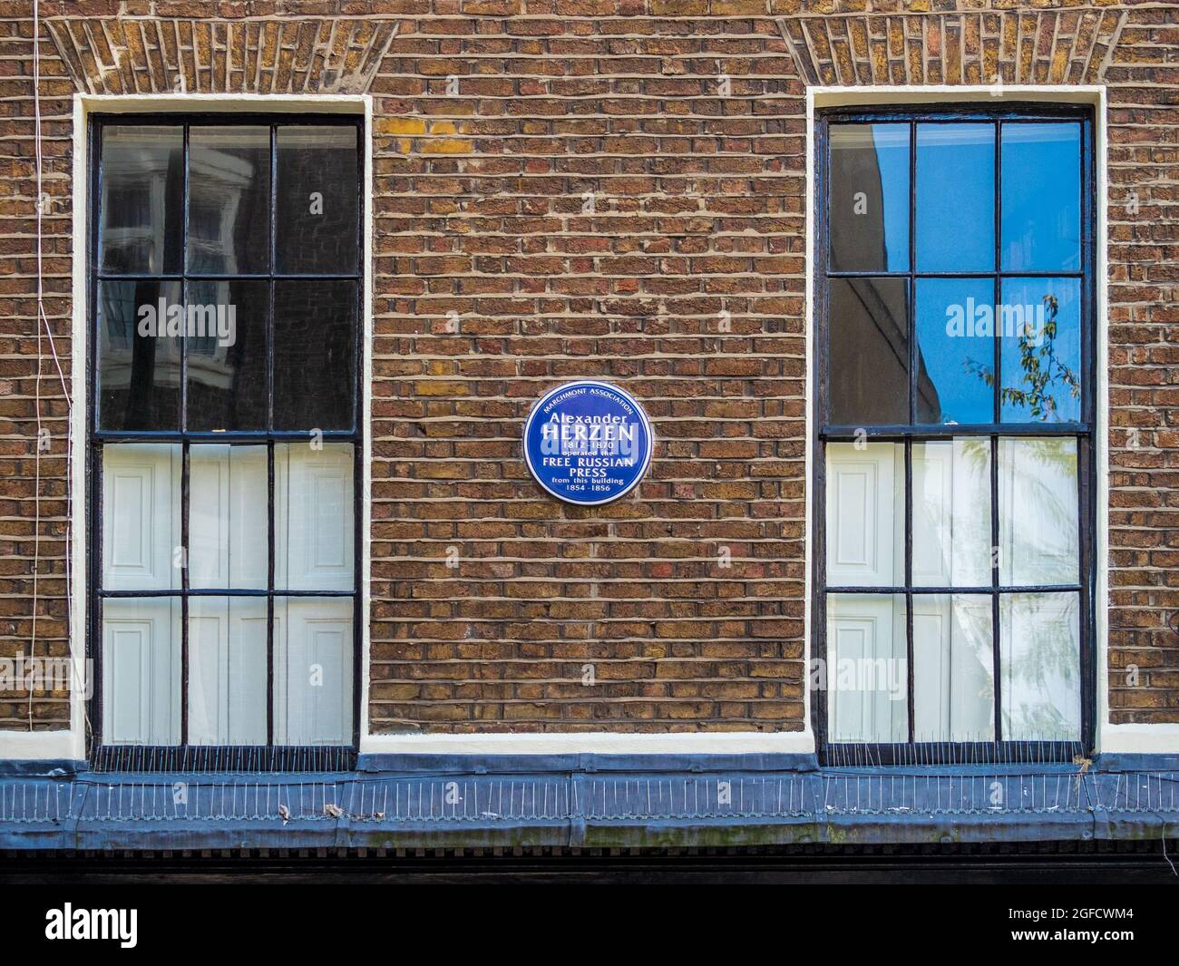 Alexander Herzen Blue Plaque at 61 Judd St London - Alexander Herzen 1812-1870 operated the Free Russian Press from this building 1854-1856 Stock Photo