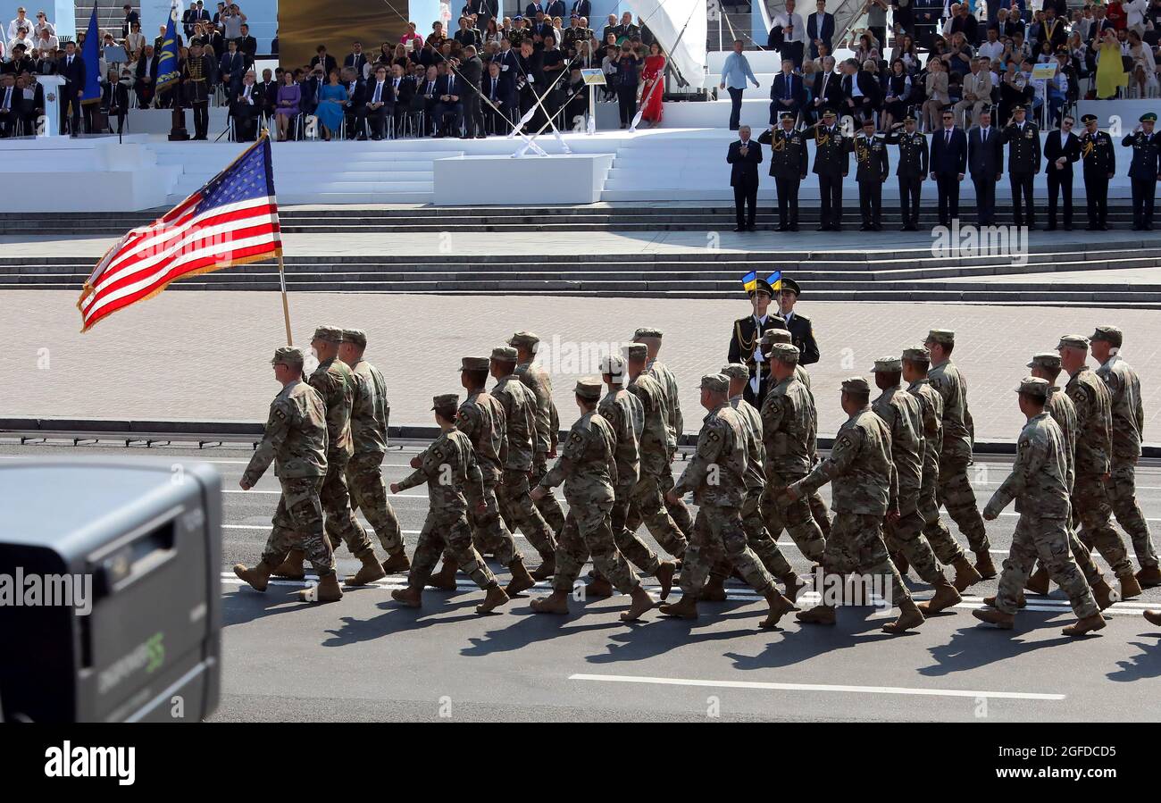 KYIV, UKRAINE - AUGUST 24, 2021 - Servicemen of the 81st Stryker Brigade Combat Team of the United States Army National Guard march along Khreshchatyk Stock Photo