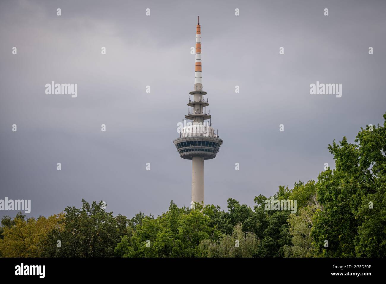 Symbole, Deutschland, Badenwürtemberg, Mannheim, Luisenpark, August 23. Der Fernmeldeturm / Fernsehturm in Mannheim. Stock Photo