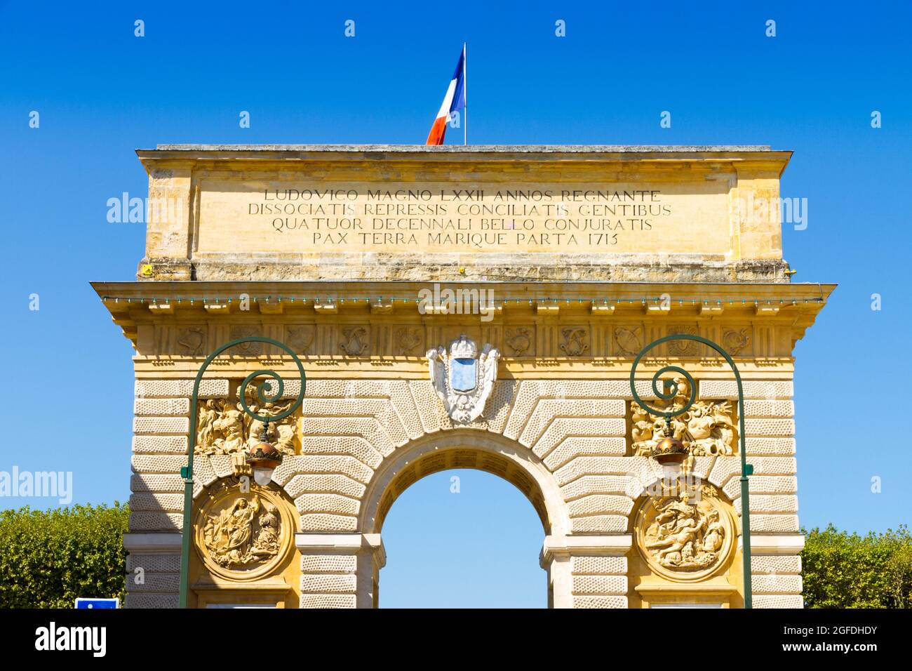 Porte du Peyrou, Montpellier, France. Inscr: Louis the Great reigned 72 yr., conspirator nations were repressed and reconciled to the loyal ones durin Stock Photo