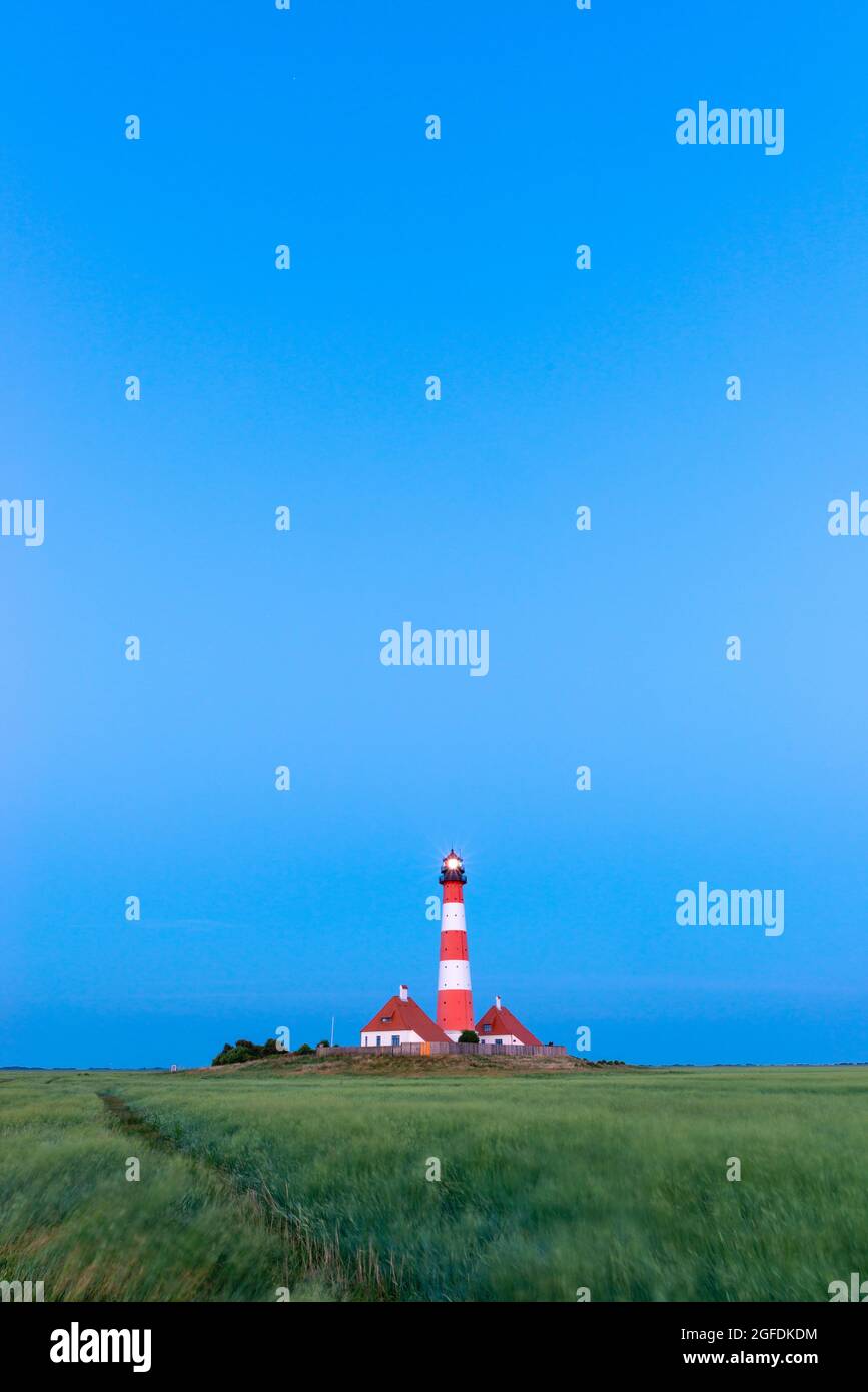 Lighthouse Westerheversand with its two lighthouse keeper houses on the North Sea, Westerhever, North Frisia, Schleswig-Holstein, North Germany Stock Photo