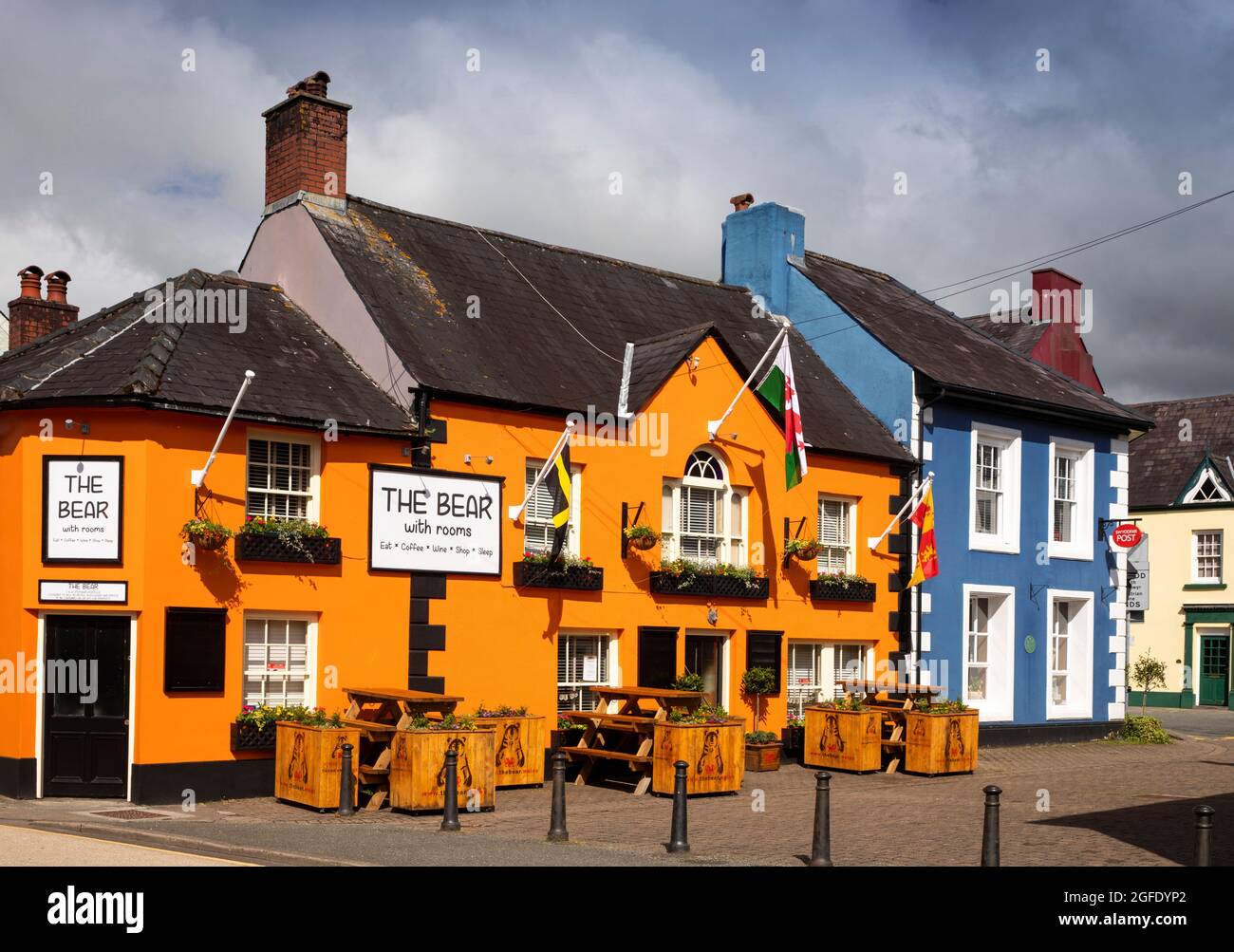 UK, Wales, Carmarthenshire, Llandovery, Market Square, Bear Inn Stock
