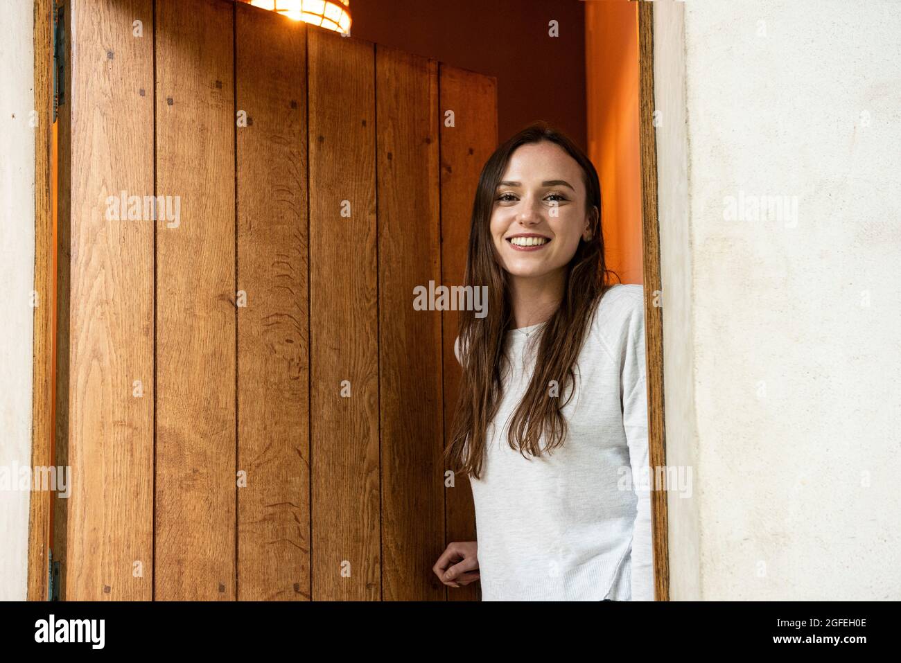 Woman standing at door hi-res stock photography and images - Alamy