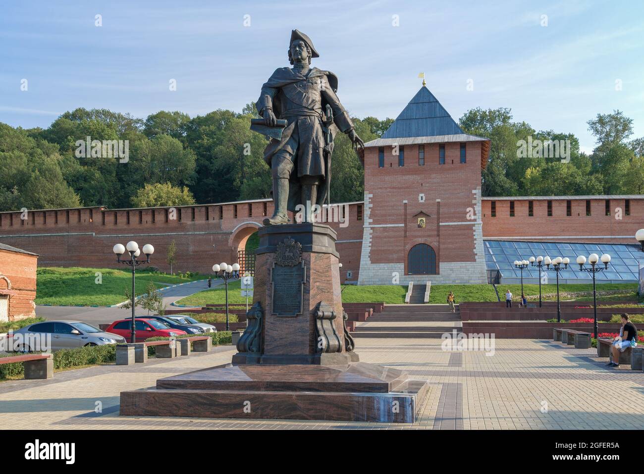 NIZHNY NOVGOROD, RUSSIA - AUGUST 27, 2015: Monument to the Russian Emperor Peter the Great against the background of the Nizhny Novgorod Kremlin on an Stock Photo