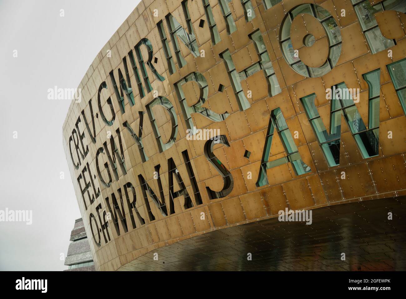 The Wales Millennium Centre, at Cardiff bay. Home to various arts organisations including the Welsh National Opera. 'In These Stones, Horizons Sing' Stock Photo