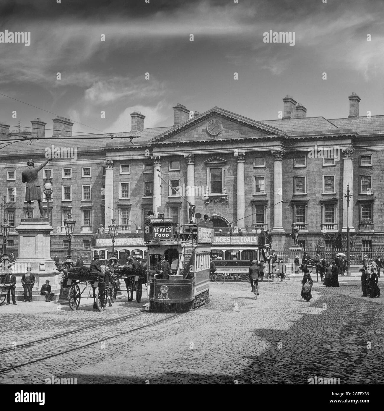 An early 20th century photograph of Trinity College (University) in