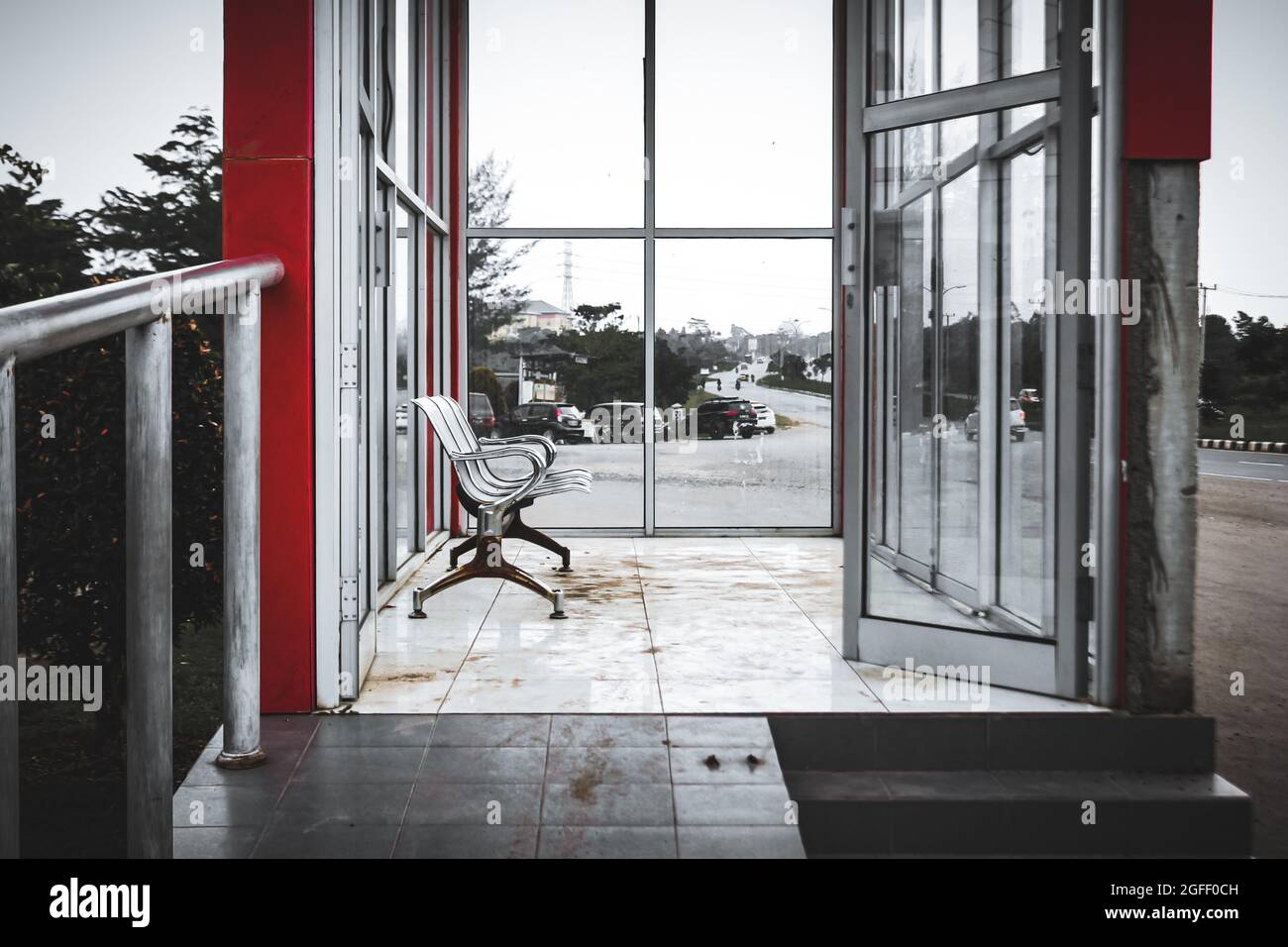 Empty street bus stop hi-res stock photography and images - Alamy