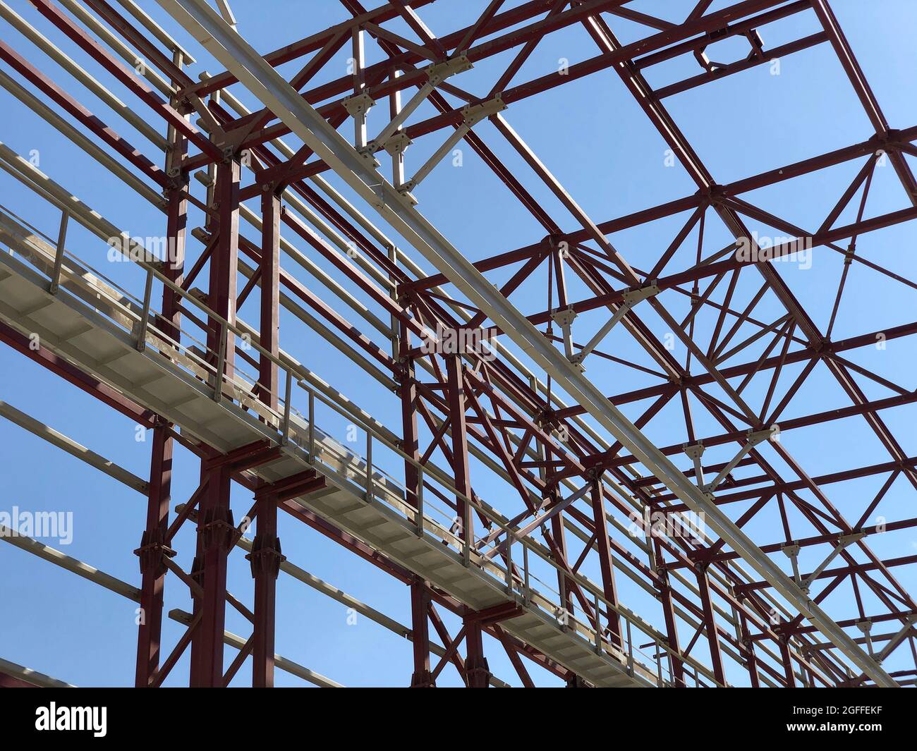 Overhead traveling gantry crane beam and truss ceilings Stock Photo Alamy
