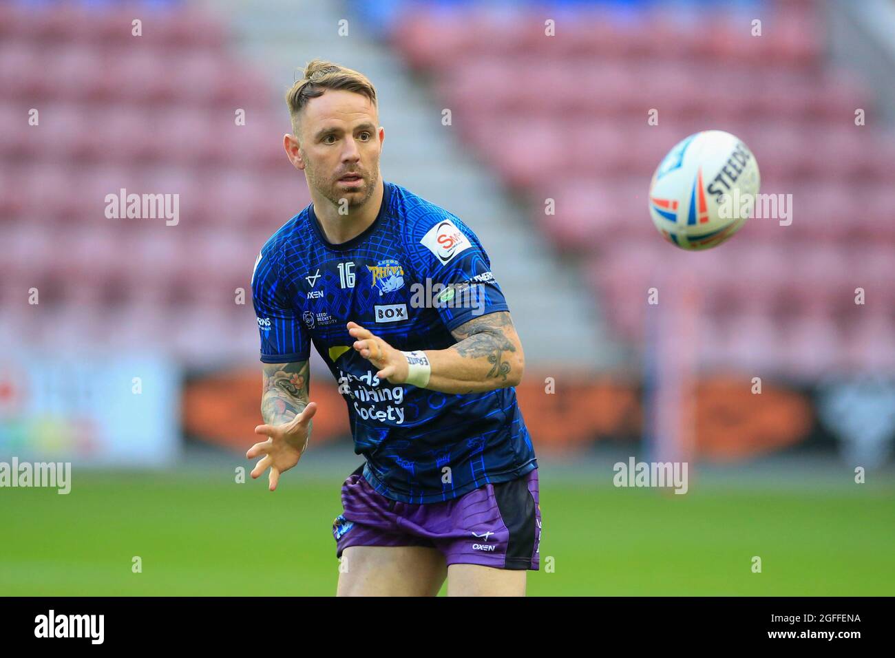 Wigan, UK. 25th Aug, 2021. Richie Myler (16) of Leeds Rhinos during the warm up for the game in Wigan, United Kingdom on 8/25/2021. (Photo by Conor Molloy/News Images/Sipa USA) Credit: Sipa USA/Alamy Live News Stock Photo