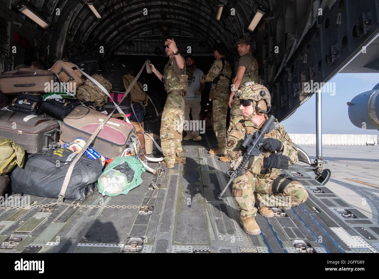 Kabul, Afghanistan. 24th Aug, 2021. A U.S. Air Force airman with security forces raven, 816th Expeditionary Airlift Squadron, maintains a security cordon around a U.S. Air Force C-17 Globemaster III aircraft during the evacuation of Afghan refugees during Operation Allies Refuge August 24, 2021 in Kabul, Afghanistan. Credit: Planetpix/Alamy Live News Stock Photo