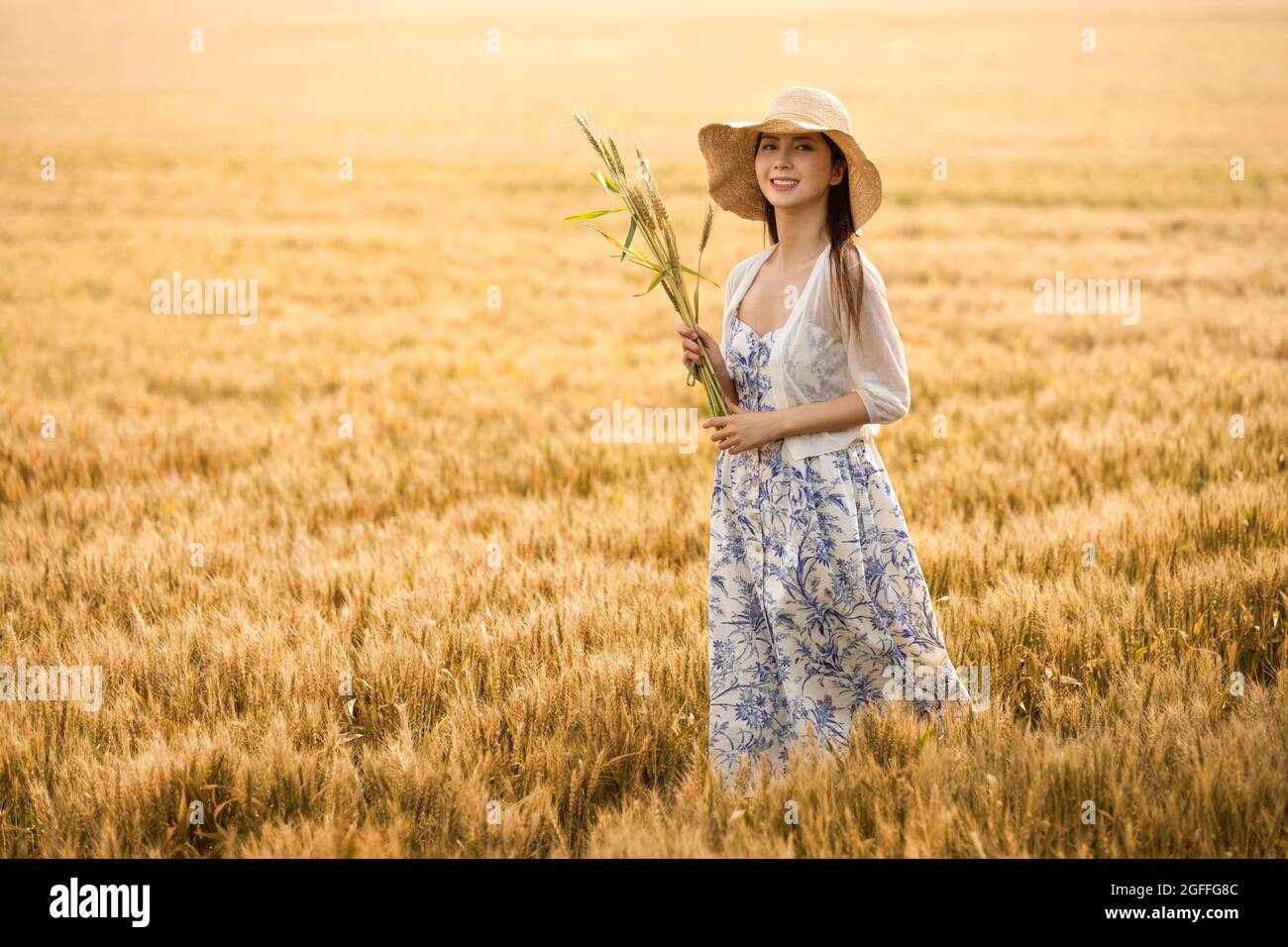 Happy young woman in wheat field Stock Photo - Alamy