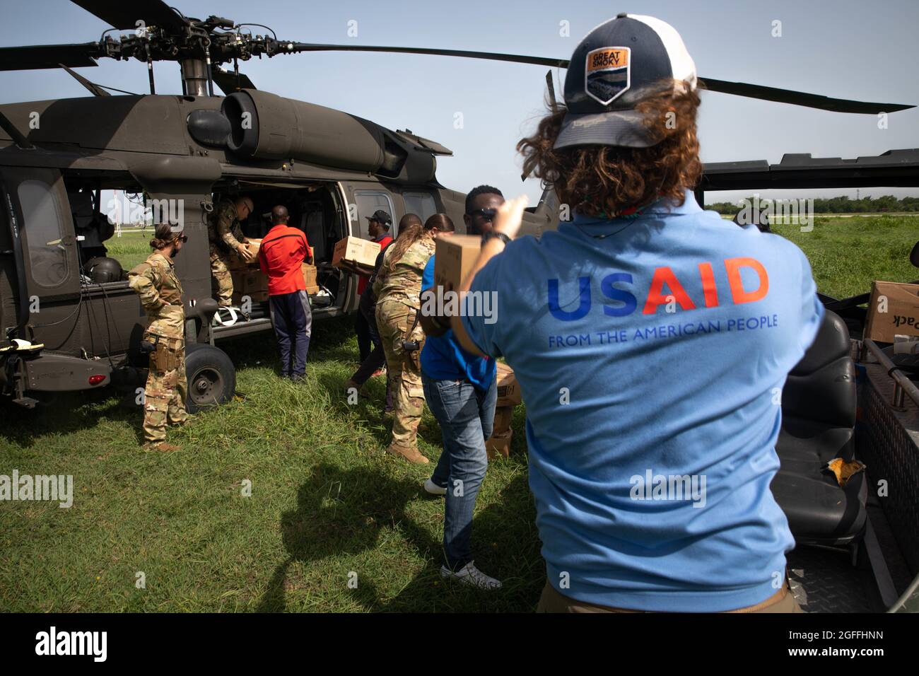Anse Au Veau, Haiti. 24th Aug, 2021. U.S. Army soldiers and USAID staff load food supplies during a humanitarian mission August 24, 2021 in Port-au-Prince, Haiti. The military is assisting in the aftermath of the recent earthquake. Credit: Planetpix/Alamy Live News Stock Photo