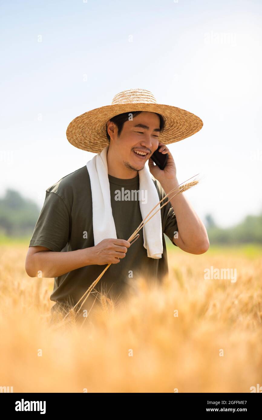Man in yellow shirt talking hi-res stock photography and images - Alamy
