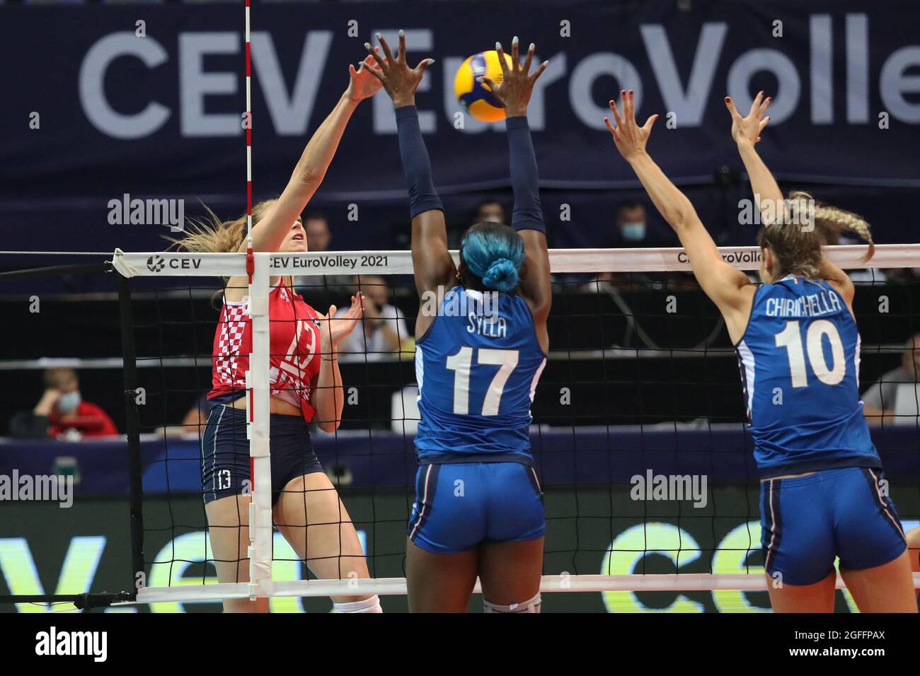 Zadar, Croatia . 14th Nov, 2020. Samanta Fabris (13 Croatia) in action