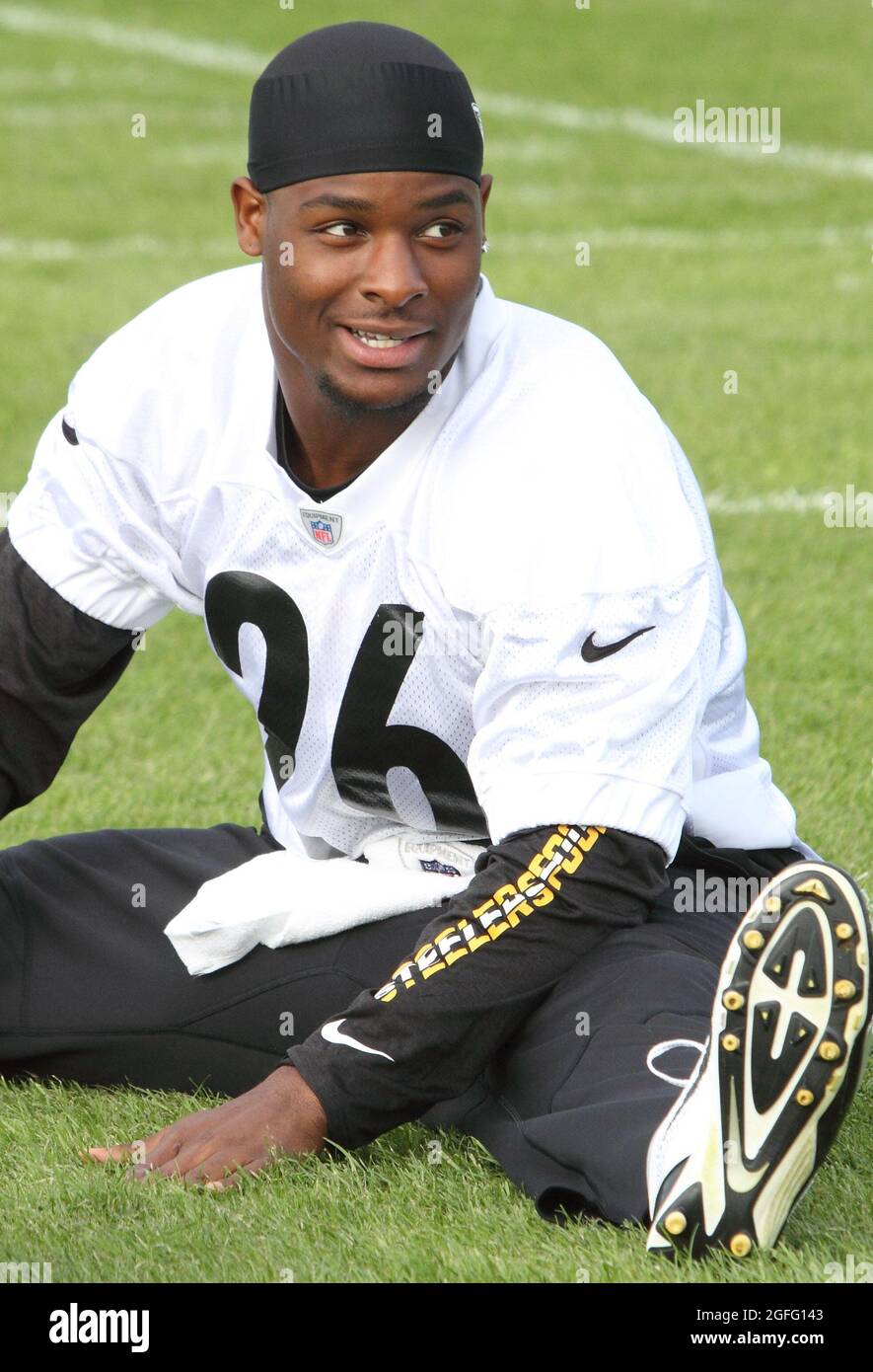 London. UK. LeVeon Bell of the  Pittsburgh Steelers in the UK for Sunday's NFL International Series Game 7 vs Minnesota Vikings at Wembley Stadium. Seen here training at the  London Wasps Rugby Football Ground . 27th  September 2013. Ref: LMK73-45408-280913.  Keith Mayhew/Landmark Media WWW.LMKMEDIA.COM. Stock Photo