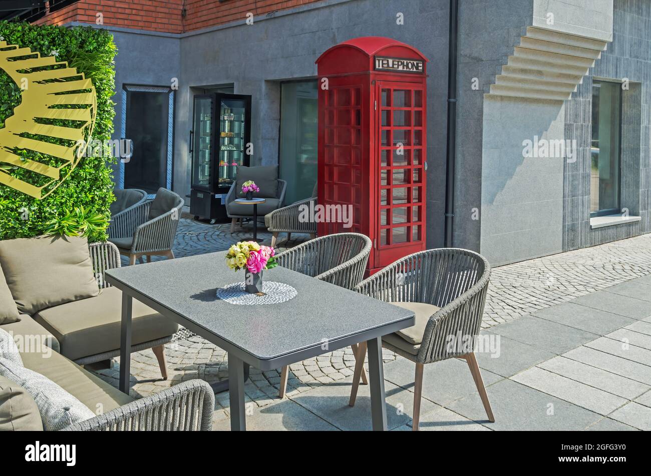 Empty restaurant booth hi-res stock photography and images - Alamy