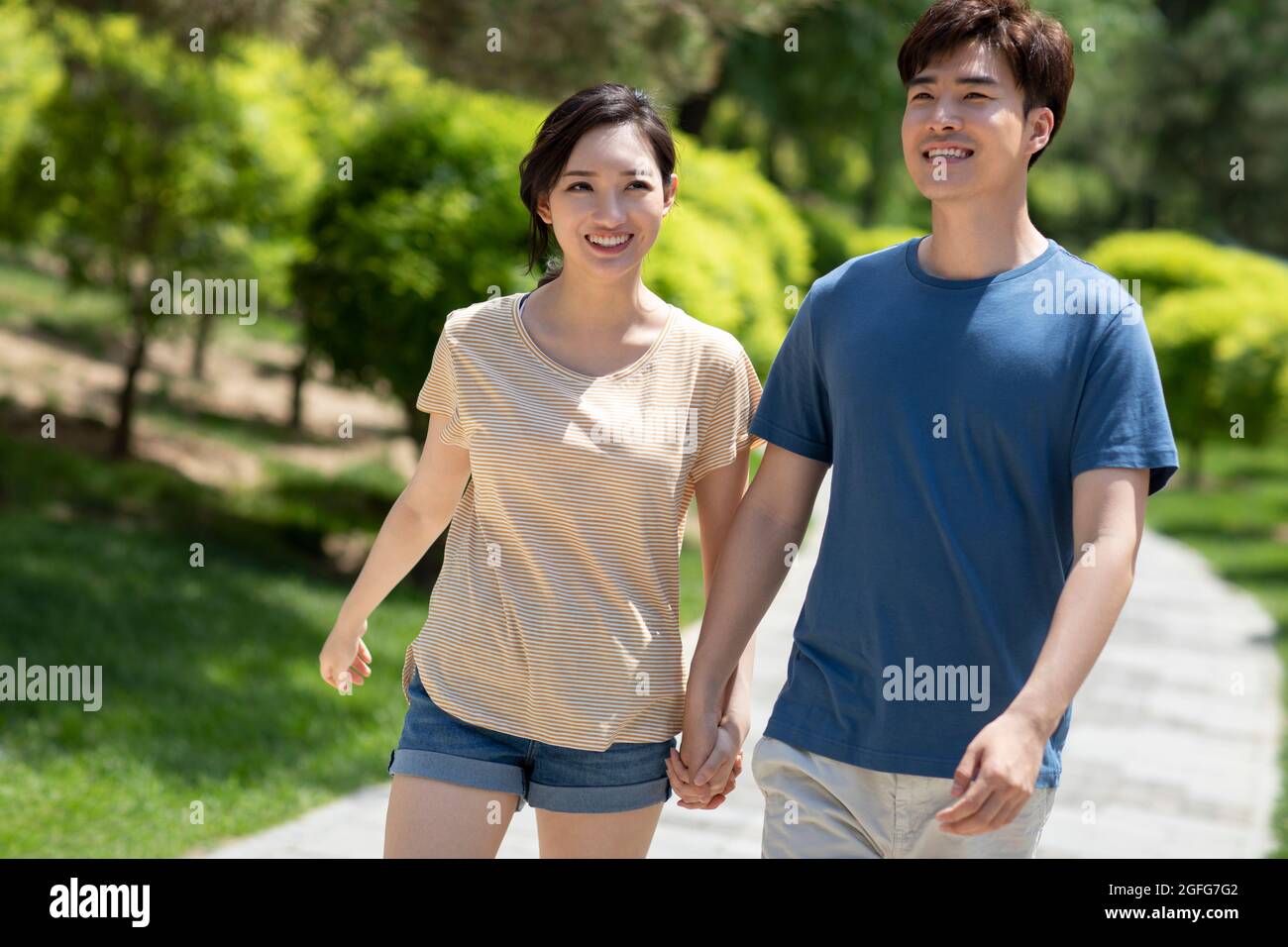 Happy young chinese couple in the park hi-res stock photography and ...