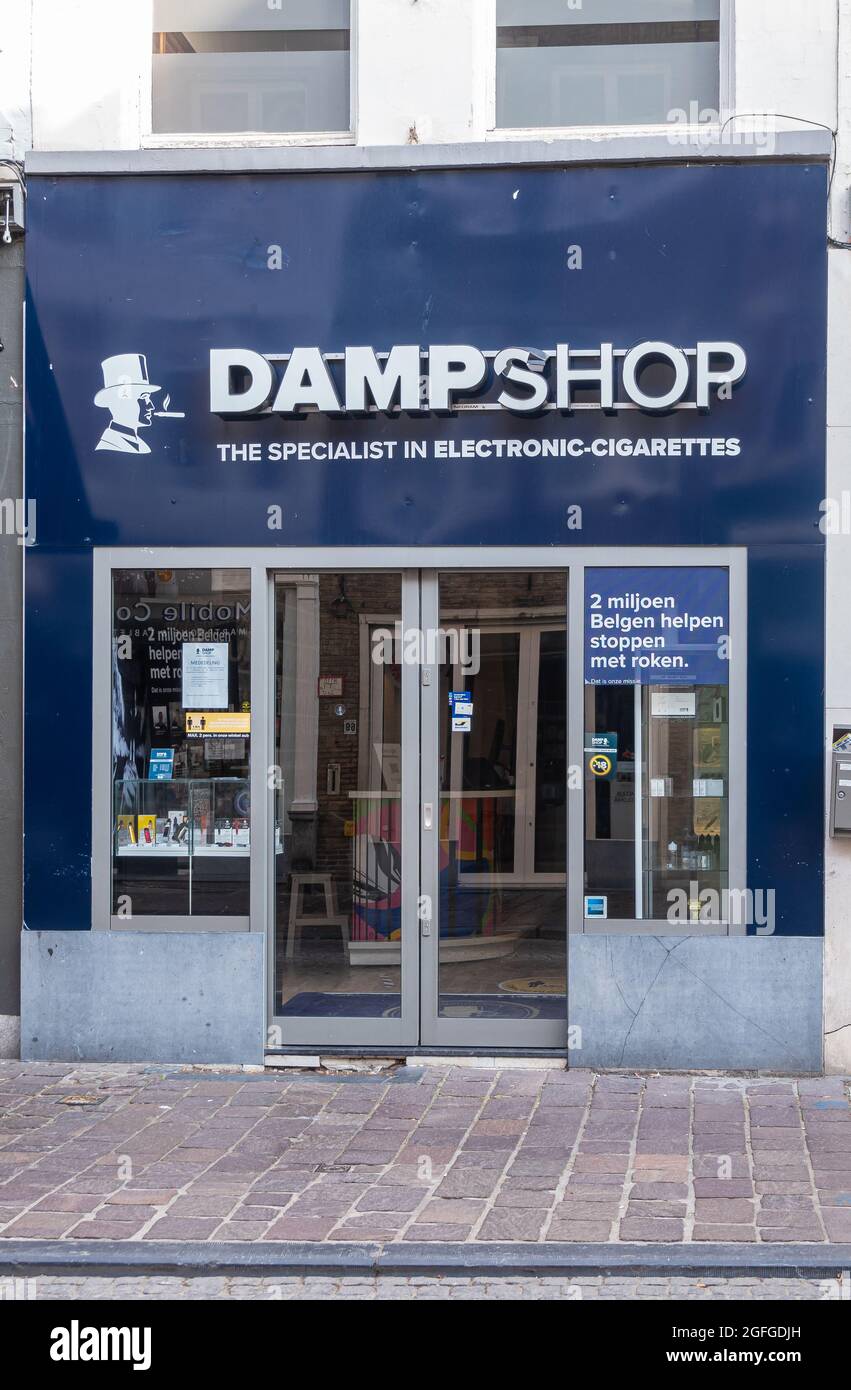 Brugge, Flanders, Belgium - August 4, 2021: Blue facade of Dampshop in Steenstraat, specialist in electronic cigarettes AKA vapors advertises as helpi Stock Photo