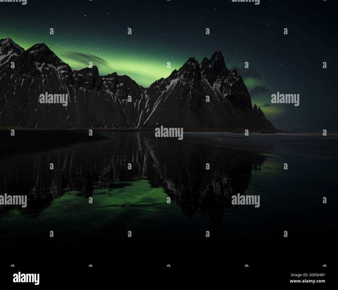 Northern Lights At Stokksnes Vestrahorn Iceland Stock Photo Alamy northern-lights-at-stokksnes-vestrahorn-iceland-stock-photo-alamy