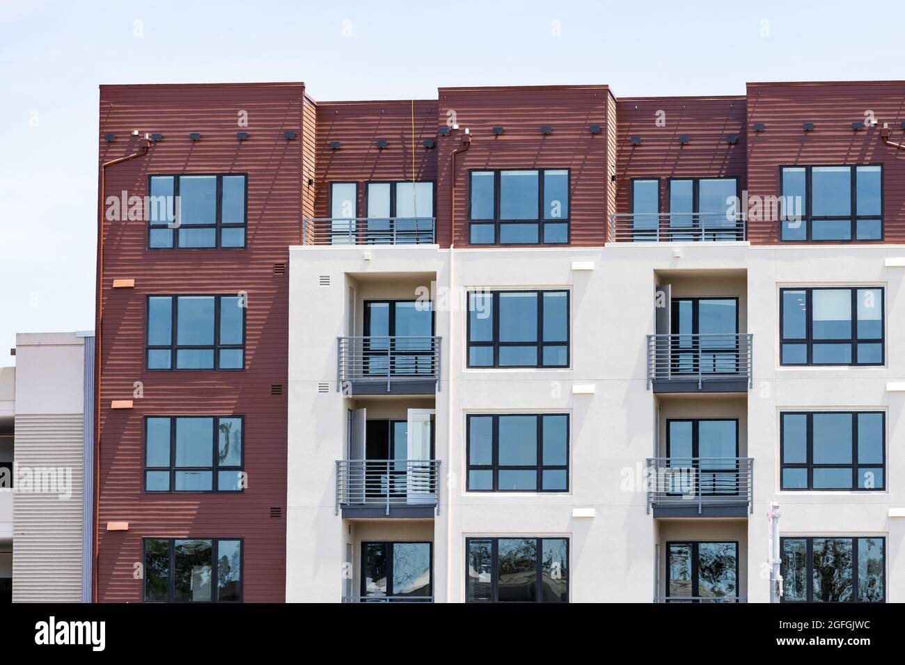 Exterior view of modern apartment building offering luxury rental units in Silicon Valley; Sunnyvale, San Francisco bay area, California Stock Photo
