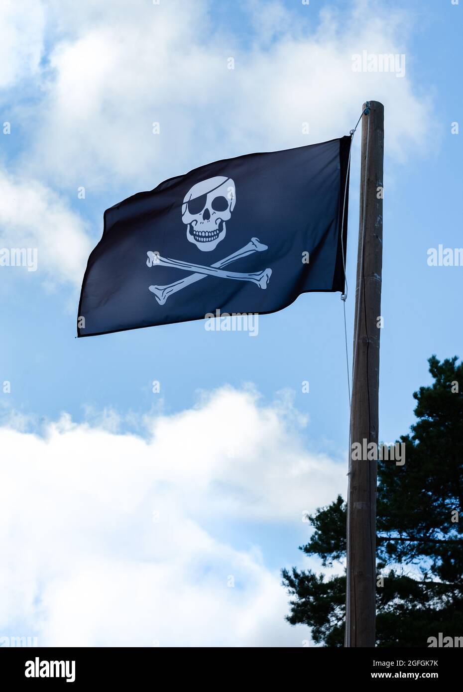 Skull flag hi-res stock photography and images - Alamy
