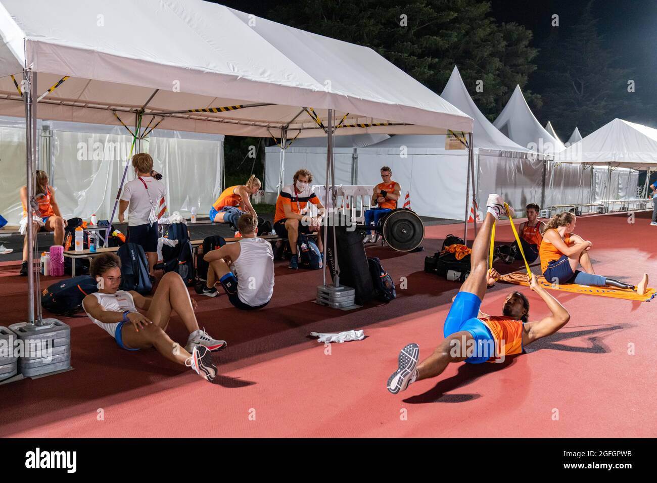 Tokyo, Japan- August 25 2021:Ranki Oberoi and Salima Rozema of Paralympic TeamNL attend the evening training in preparation for the Paralympic Games that will start in two days for athletics  in Tokyo Olympic Stadium, Japan.  (Photo by Helene Wiesenhaan/Orange Pictures) Atletiekunie Stock Photo