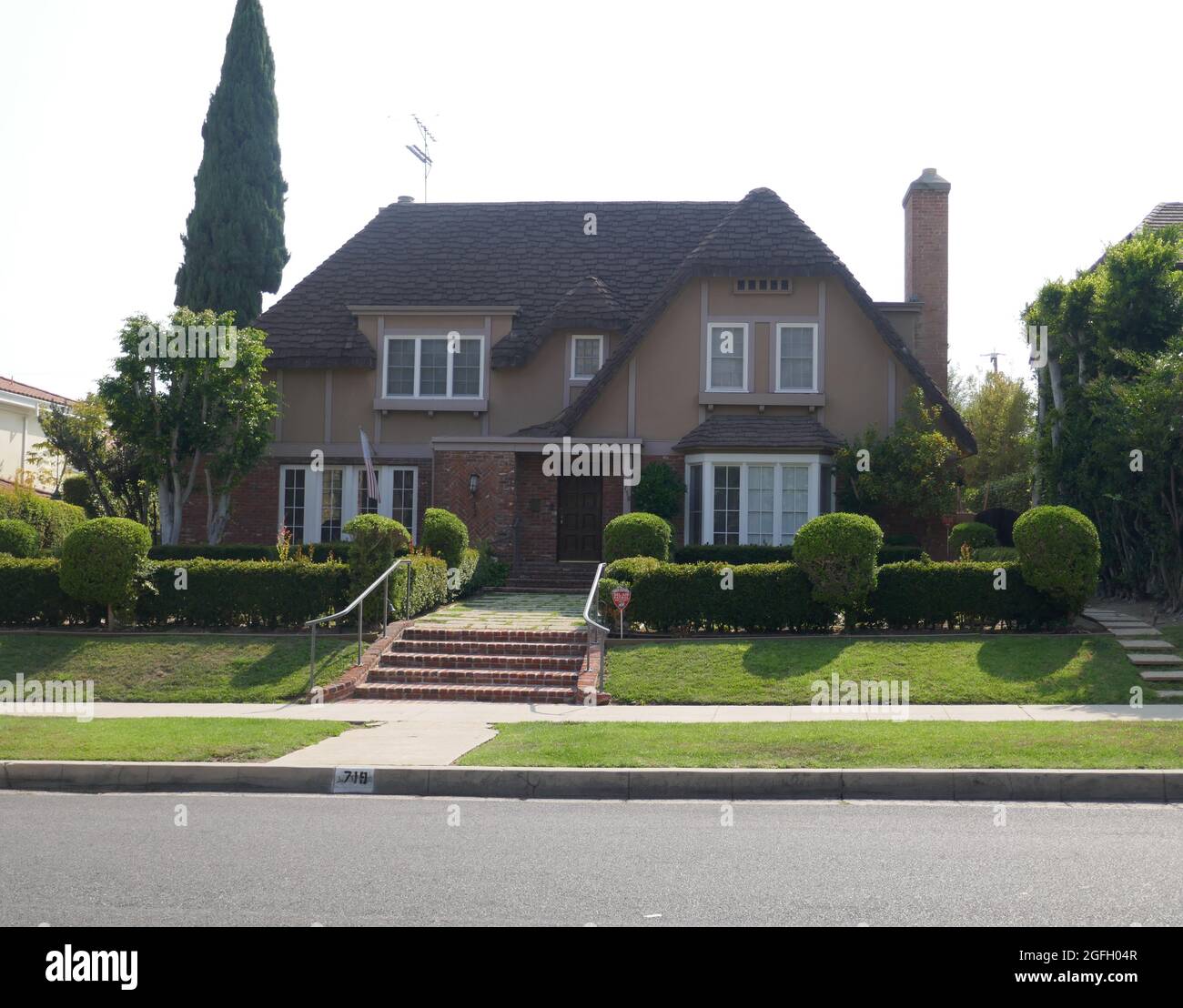 Beverly Hills, California, USA 24th August 2021 A general view of atmosphere of Director Richard Benjamin and Actress Paula Prentiss, Actor Arnold Lee, Actor Rod La Rocque and Actress Vilma Banky's Former Home/house on August 24, 2021 in Beverly Hills, California, USA. Photo by Barry King/Alamy Stock Photo Stock Photo