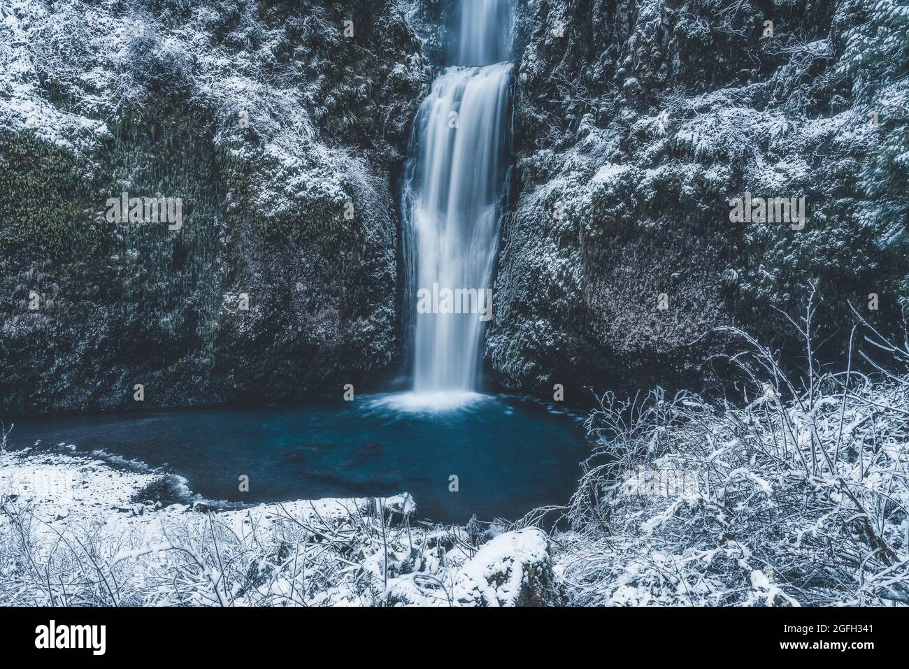 Winter weather at Multnomah Falls waterfall, Columbia River
