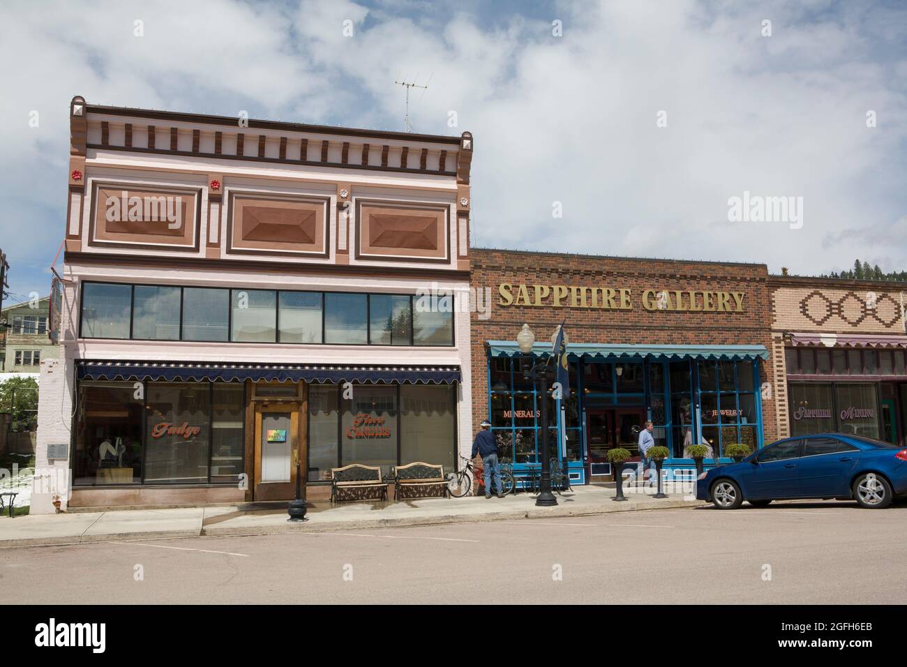 The Sweet Palace and Sapphire Gallery storefronts, Broadway
