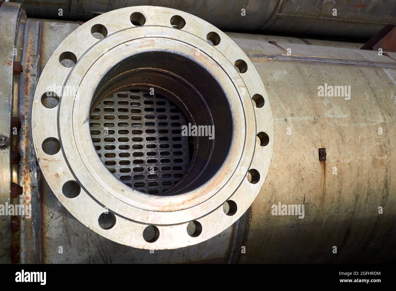 Heat exchanger internal structure. Bump at entrance of liquid phase