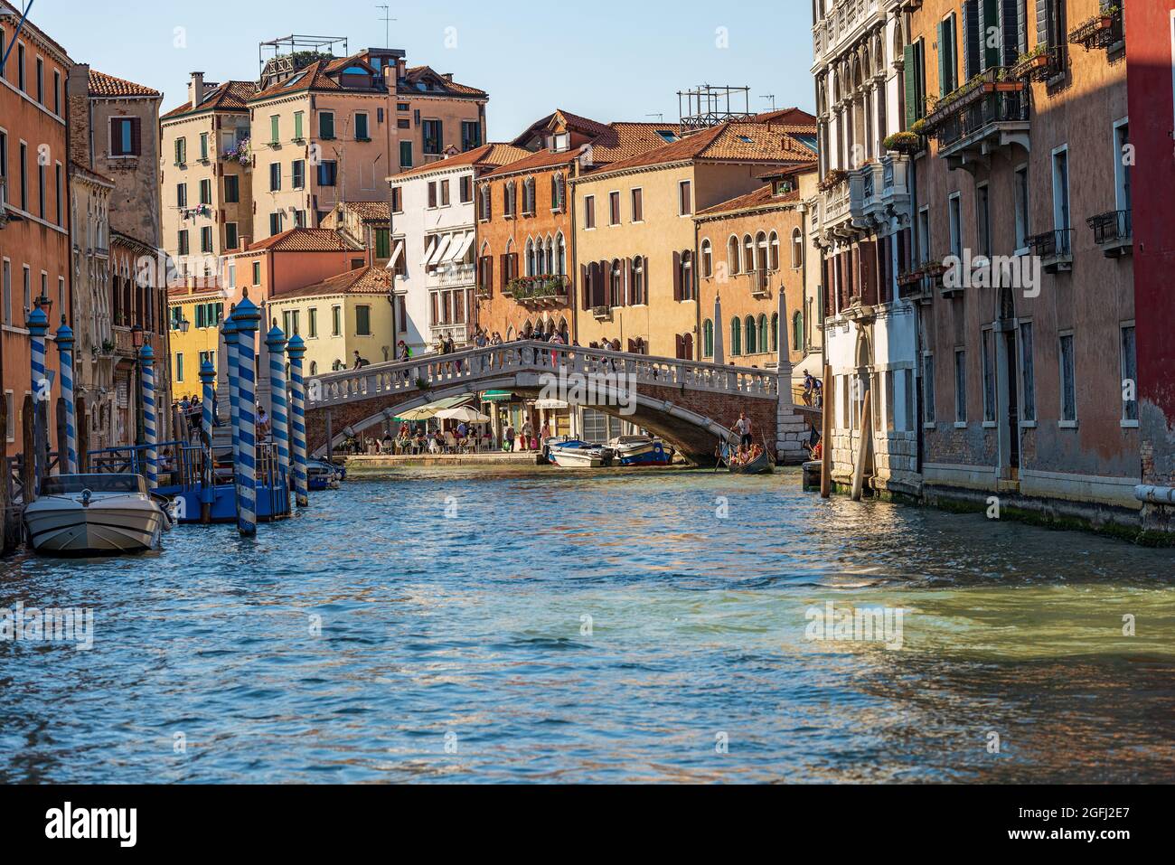 Ponte delle Guglie (Bridge of the Spires - 1580) over the Cannaregio canal of the Venetian lagoon. Venice, UNESCO world heritage site, Italy, Europe. Stock Photo