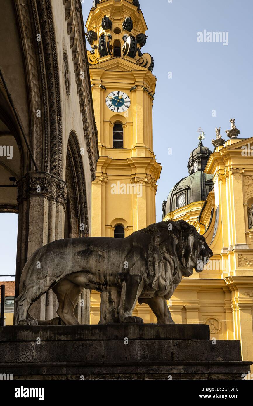 The statues of lions in front of the Feldherrnhalle, Field Marshall's ...