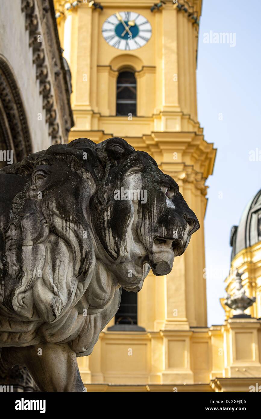 The statues of lions in front of the Feldherrnhalle, Field Marshall's ...