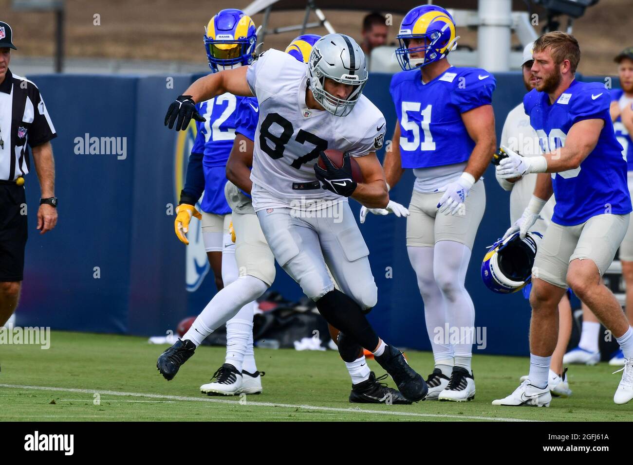 Pittsbugh, United States. 19th Sep, 2021. Las Vegas Raiders tight end  Foster Moreau (87) celebrates his nine yard touchdown with Las Vegas Raiders  tight end Darren Waller (83) during the third quarter