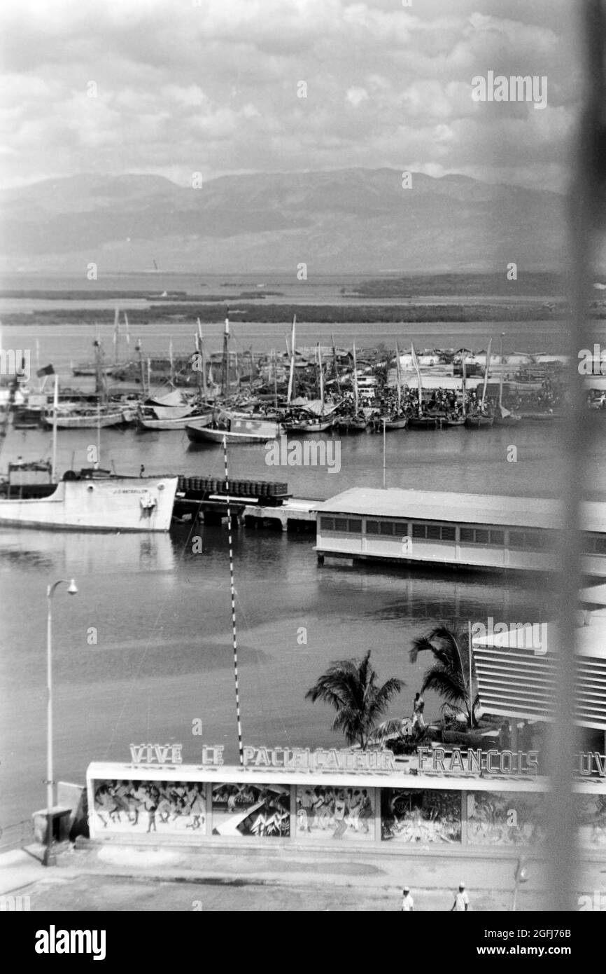 Hafen von PortauPrince, 1966. PortauPrince sea port, 1966 Stock