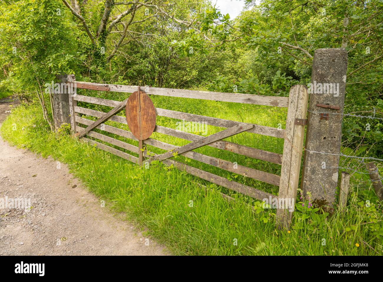 Old Level crossing gate on an abandoned railway line near Llanystumdwy North Wales Stock Photo