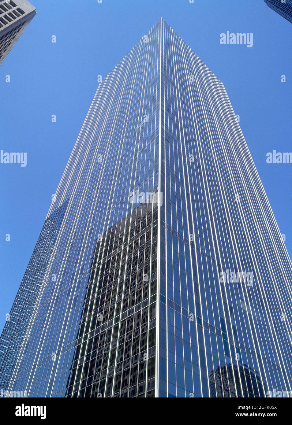 DISTRITO CENTRO RASCACIELOS BRYAN TOWER 156 m. Author NEUHAUS